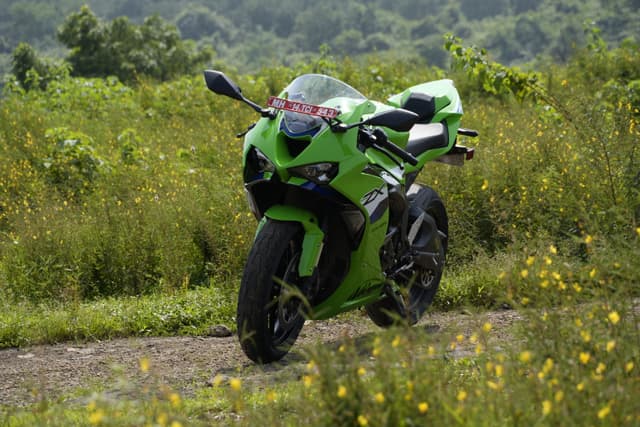 Kawasaki Ninja ZX-6R Front Left Three Quarter Image – Ninja ZX-6R